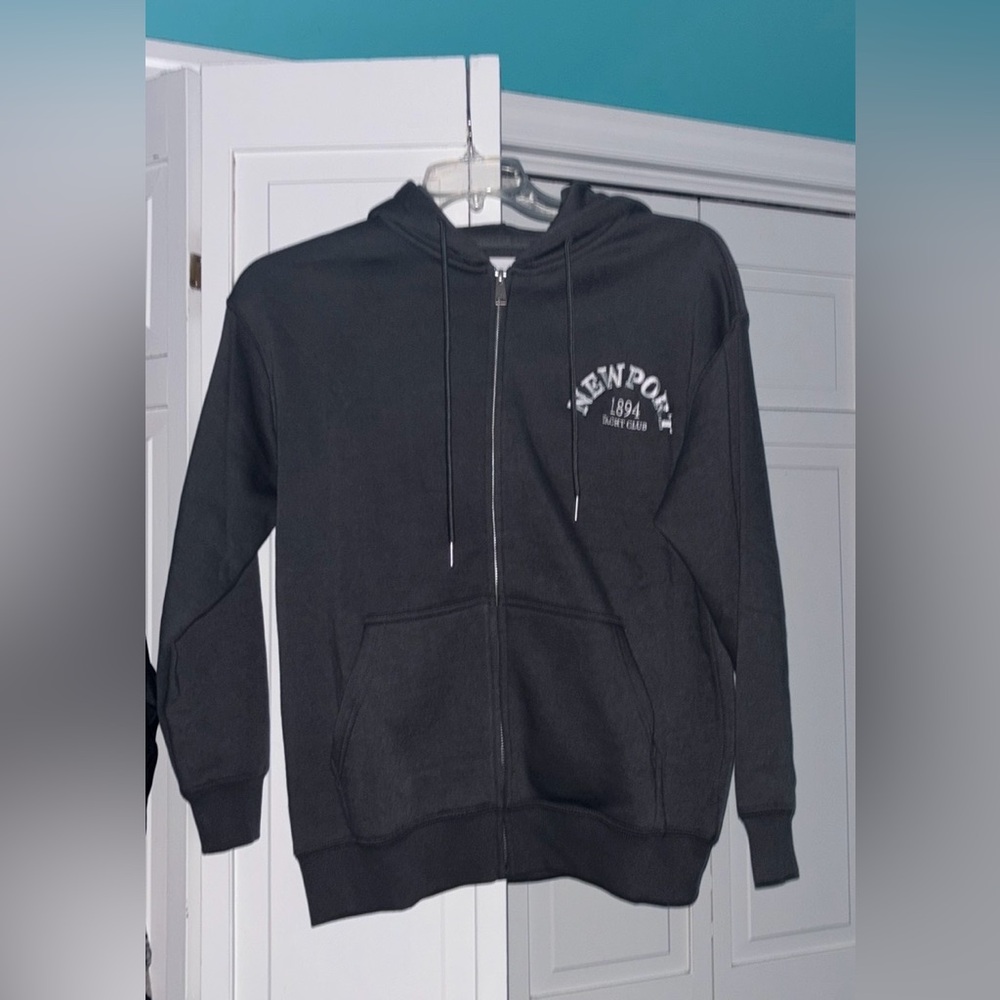 NWOT unisex gray vintage style Newport yacht club full zip hoodie, size small